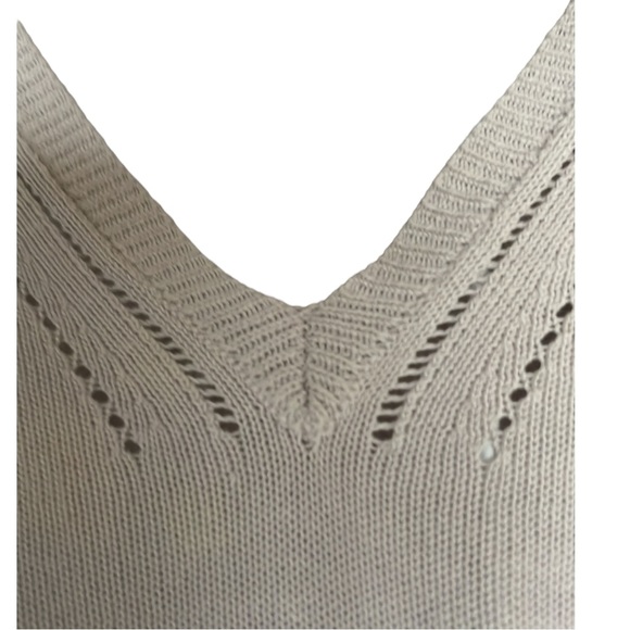 Bally of Switzerland V neck knit top. - Picture 4 of 4